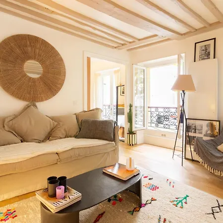 Appartement Rochechouart 7 - Lb - Elegance And Comfort In 9e For 3 People