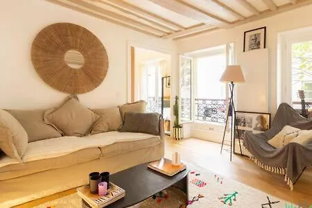 Appartement Rochechouart 7 - Lb - Elegance And Comfort In 9e For 3 People
